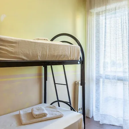 Nyaraló Caravel 12 *